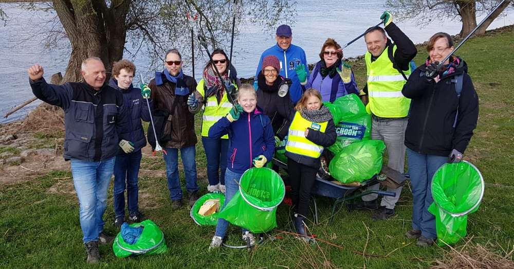 jutters in actie langs de oevers van de rijn