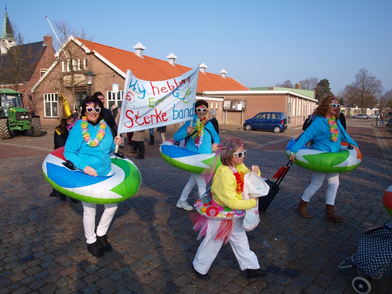 Carnavalsoptocht pannerden 2015