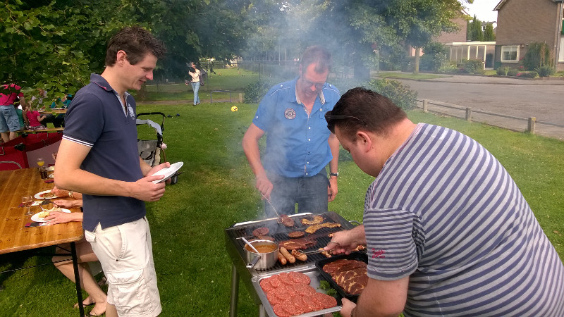 mannen aan de bbq in pannerden