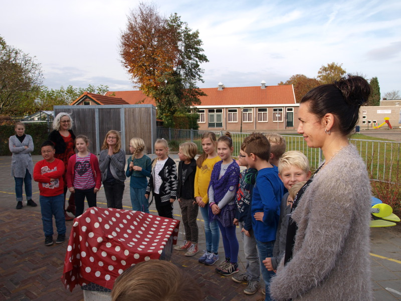 Communie kantjes bieden het geschank aan