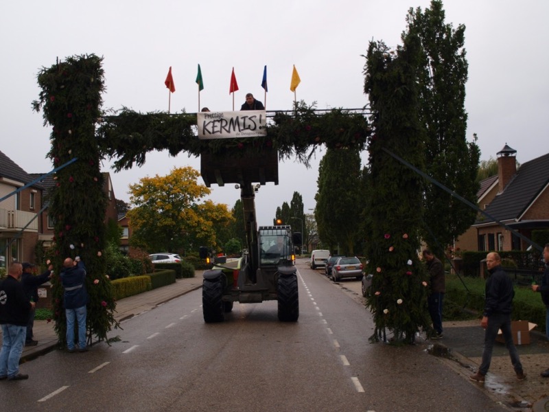 bogenbouw activiteiten in Pannerden voor de kermis