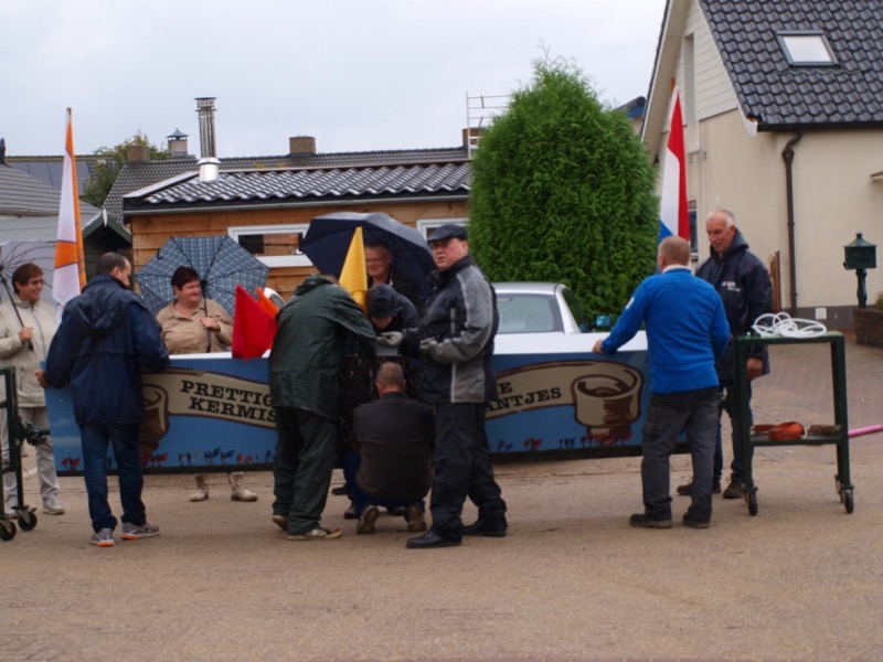 bogenbouw activiteiten in Pannerden voor de kermis