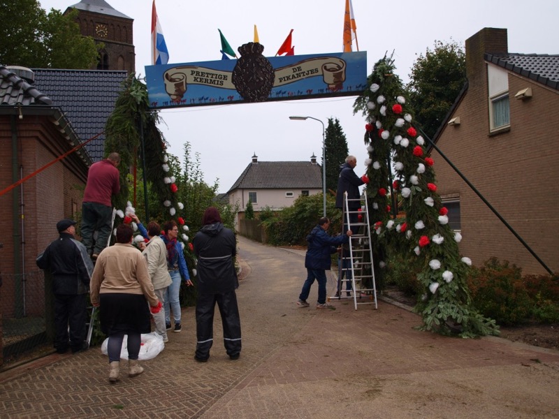 bogenbouw activiteiten in Pannerden voor de kermis