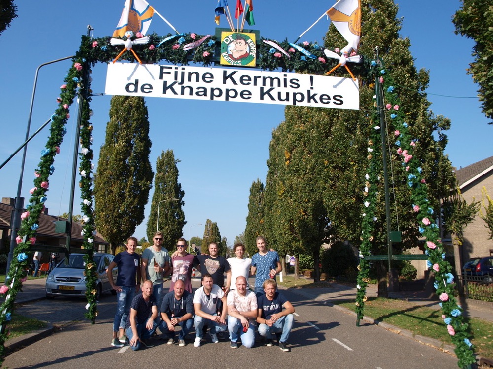 bogenbouw tijdens de kermis in pannerden