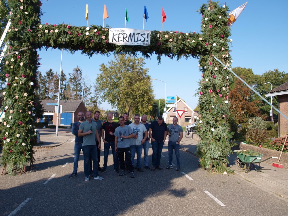 bogenbouw tijdens de kermis in pannerden