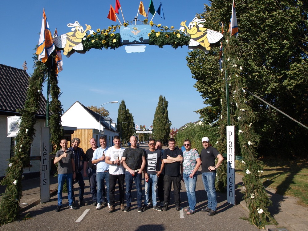 bogenbouw tijdens de kermis in pannerden