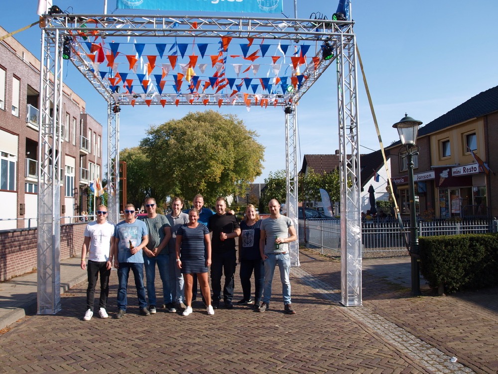 bogenbouw tijdens de kermis in pannerden