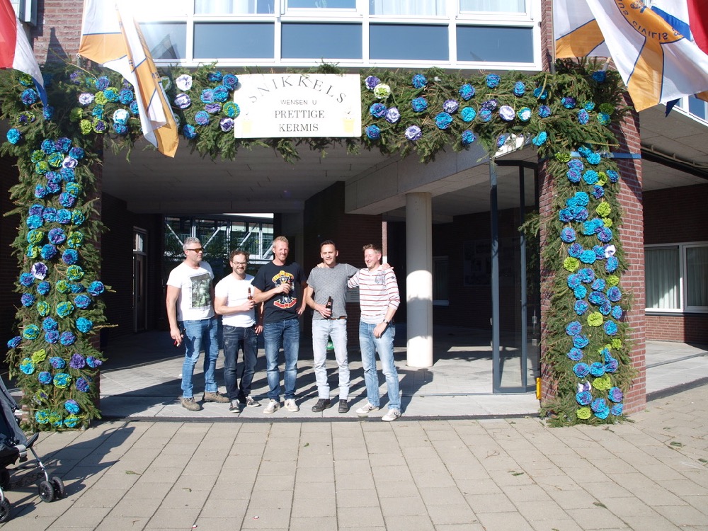 bogenbouw tijdens de kermis in pannerden