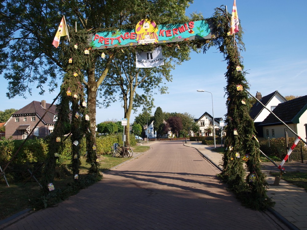 bogenbouw tijdens de kermis in pannerden