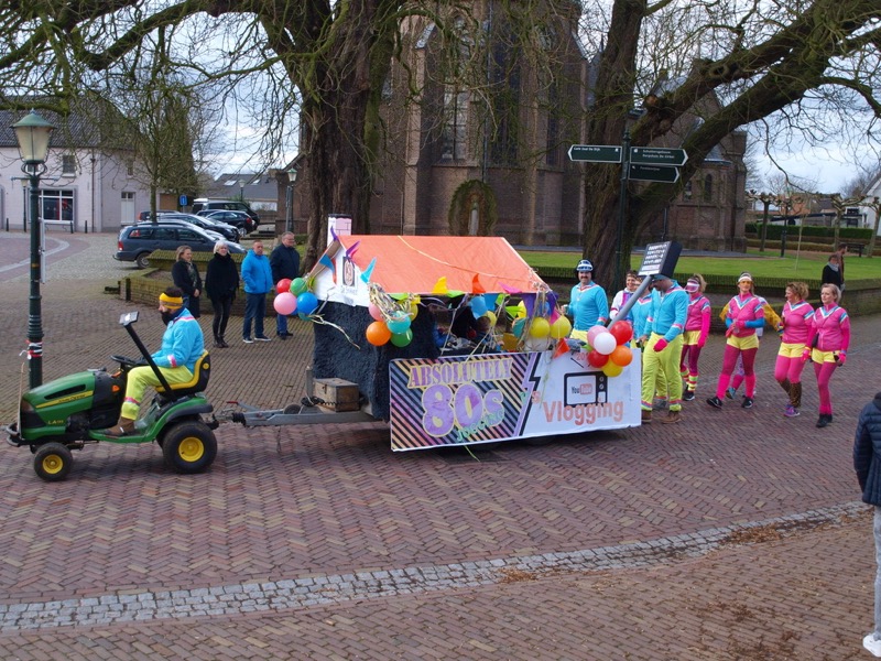 Deelnemers in de carnavalsoptocht van Pannerden in 2018