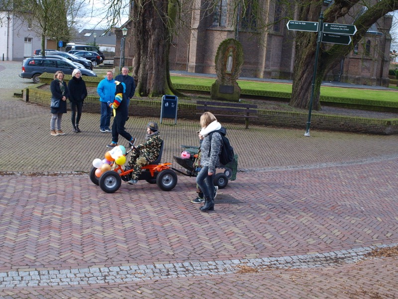 Deelnemers in de carnavalsoptocht van Pannerden in 2018