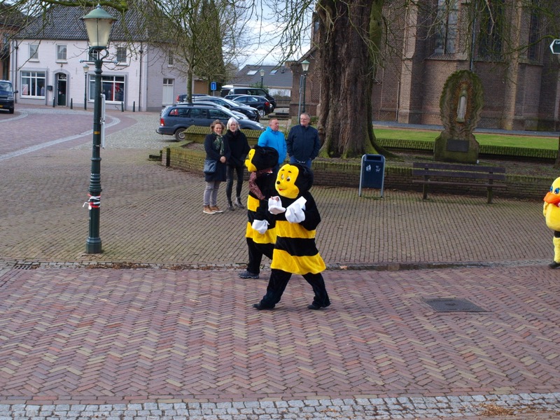 Deelnemers in de carnavalsoptocht van Pannerden in 2018