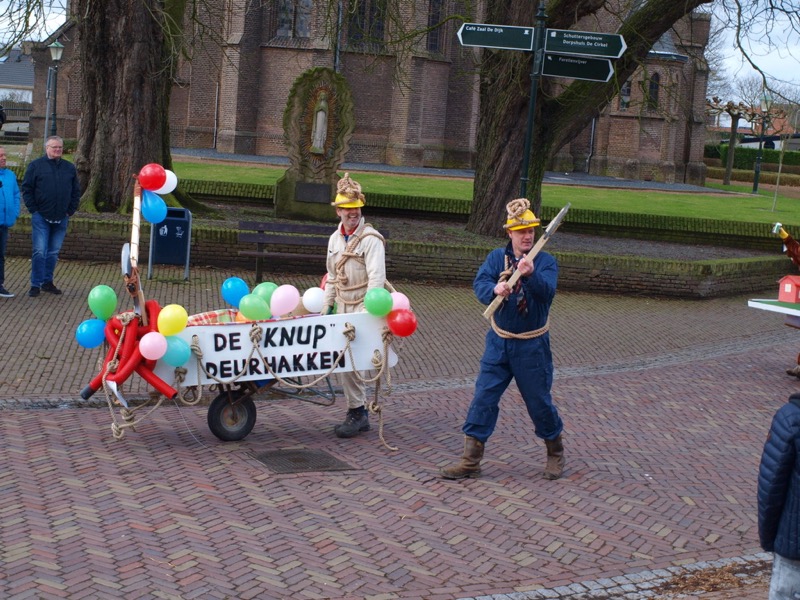 Deelnemers in de carnavalsoptocht van Pannerden in 2018