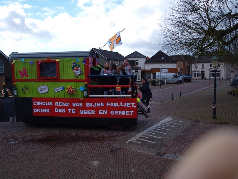 Deelnemers in de carnavalsoptocht van Pannerden in 2018