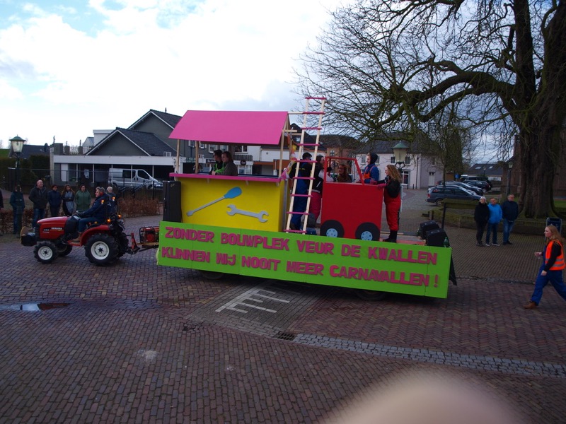 Deelnemers in de carnavalsoptocht van Pannerden in 2018