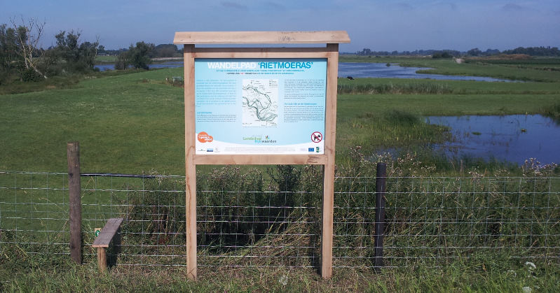 Overstapje aan de Aerdtseweg bij Herwen naast de brug